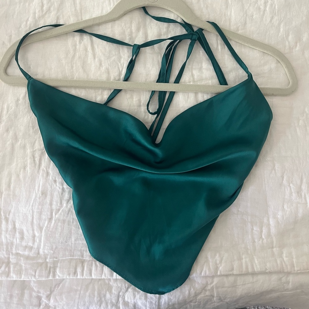 Silk crop tie top